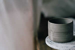 Cup waiting for handle Cup waiting for handle