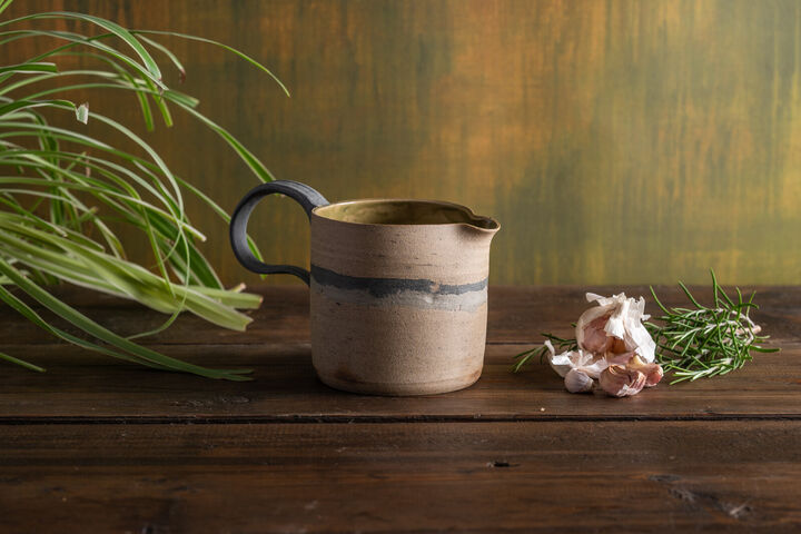LE Large Gravy Jug Sandy Beige