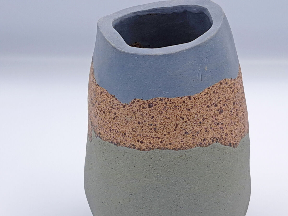 Medium Vessel Blue & Flecked Detail Top